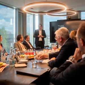 Senger-CIO Holger Okruch gab der Jury beim Vor-Ort-Besuch Einblick in das Bewerbungsprojekt.(Bild:  Rehberg – VCG)