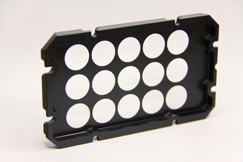 Sehr dünnwandiges und daher gegenüber Beschädigungen bei der Nachbearbeitung empfindliches Sensorgehäuse aus Aluminium. (Bild: Circle)