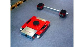 Der „Robot-10“ ist für Schwerlasten bis zu 10 t ausgelegt. Seine Antriebsenergie kommt von einem 24-V-Lithium-Polymer-Akku. (Kramp)