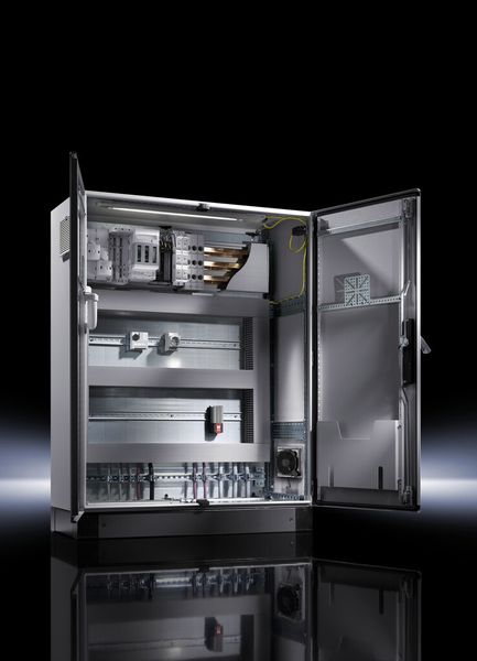 Mittlerweile gibt es die Schaltschrankausführung AE in 35 Ausführungen, in Breiten von 200 bis 1000 mm und Höhen von 300 bis 1400 mm, die Tiefen reichen von 120 bis 350 mm.  (Rittal)