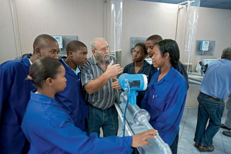 Bei Endress+Hauser arbeiten Kollegen aus 89 Nationen zusammen. (Bild:E+H)