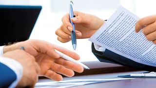 Im Pflichtenheft wird konkret beschrieben, wie ein Auftragnehmer im Zuge eines Projektes die Anforderungen des Auftraggebers umsetzen möchte. (Bild: frei lizenziert)