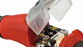 Mit dem von Fronius entwickelten Kombinationssystem TPS/i CMT kommt beim Schweißen auch der sogenannte Pullmig-Brenner ins Spiel. Viele Anwender, so auch die Porsche AG, schätzten die bequeme Art, mit der er zu bedienen sei.  (Fronius)