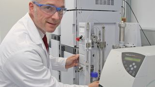 Prof. Dr. Andreas Link, Arbeitskreisleiter Pharmazeutische/Medizinische Chemie, Uni Greifswald: „Durch den Neubau verbessert sich vor allem die Arbeitssicherheit im Routinebetrieb.“ (Bild: Universität Greifswald)