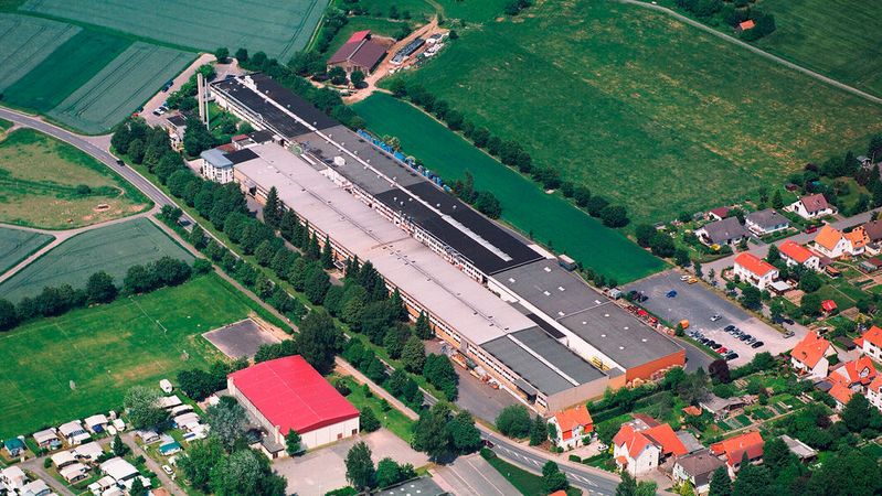 Am Continental-Standort Oedelsheim soll Mitte 2025 die Fertigung von Gummiformteilen und Ladeluftschläuchen enden. Insgesamt baut der Zulieferer über 600 Stellen in Deutschland ab.(Bild:  Continental)