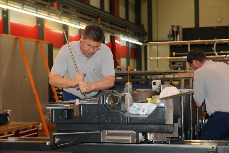 Die Ausbildung zum Schaber dauert etwa drei Jahre. Bei Dixi stammen die meisten der sechs Schabexperten aus Sizilien. (Bild: Fouhy)