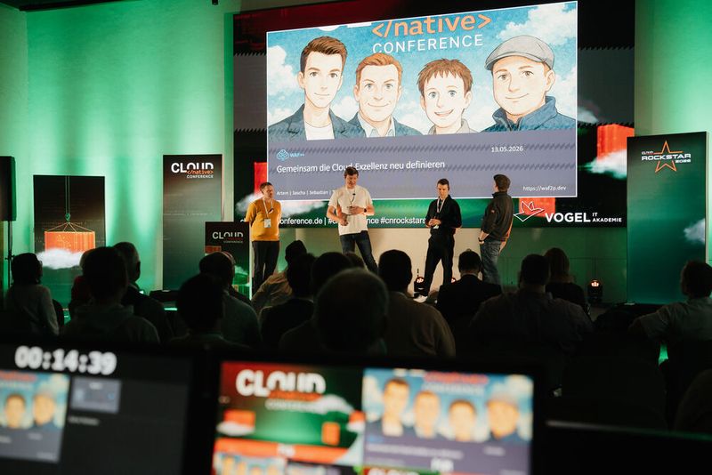 Die WAF++ Jungs (v. l.) Sebastian Meyer, Sascha Lewandowski, Artem Lajko und Tim Urlaub präsentieren erstmalig ihr Projekt eines Community-getriebenen, Cloud-agnostischen Well-Architected Frameworks. (Bild: Vogel IT-Medien GmbH)