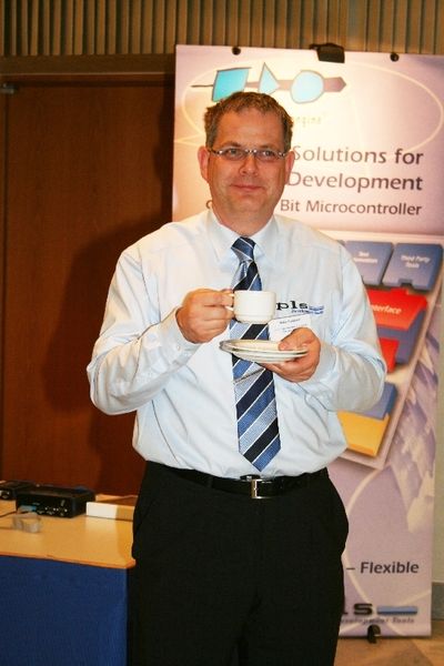 Während des Vortragsprogramms fanden auch die Aussteller Zeit für einen Kaffee. (Archiv: Vogel Business Media)