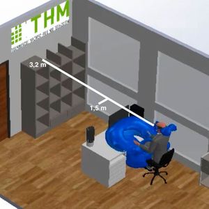 Ebenso untersucht wurden Gesichtsvisiere – Plexiglas, das man vor dem Gesicht tragen kann. Auch diese so genannten Face-Shields bieten einen guten Schutz im Büro. Sie lenken die Partikel vor allem nach unten und seitlich nach hinten ab. Wie bei der Maske werten die Forscher die Face-Shields als wirksamen Schutz, wenn man den üblichen Abstand beachtet. (Bild:  THM)