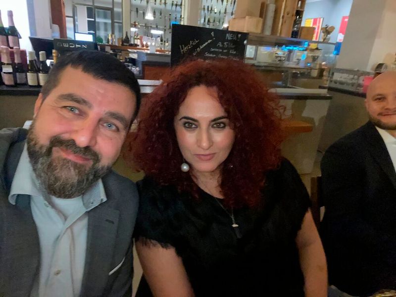 Ferdikan Ilyasoglu (Xopero) und Besa (IT-BUSINESS) kennen sich seit Jahren und jetzt arbeiten sie auch endlich zusammen. (Bild: Xopero)