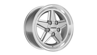 R9 von Ronal: Die beliebte Tuningfelgen der achtziger und neunziger Jahre gibt es wieder zu kaufen. (Ronal)