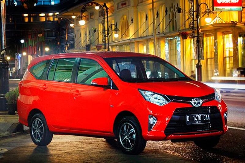 Auf Platz zwei befindet sich der Toyota Calya mit einem Minus von 2,3 Prozent und 3.963 verkauften Einheiten im Juni 2019. (Indonesia International Motor Show)