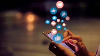 Bereits seit 2021 fordert der Bundesdatenschutzbeauftragte Ulrich Kelber, dass die Bundesregierung ihre Social-Media-Präsenz einschränkt (Bild: Urupong – stock.adobe.com)