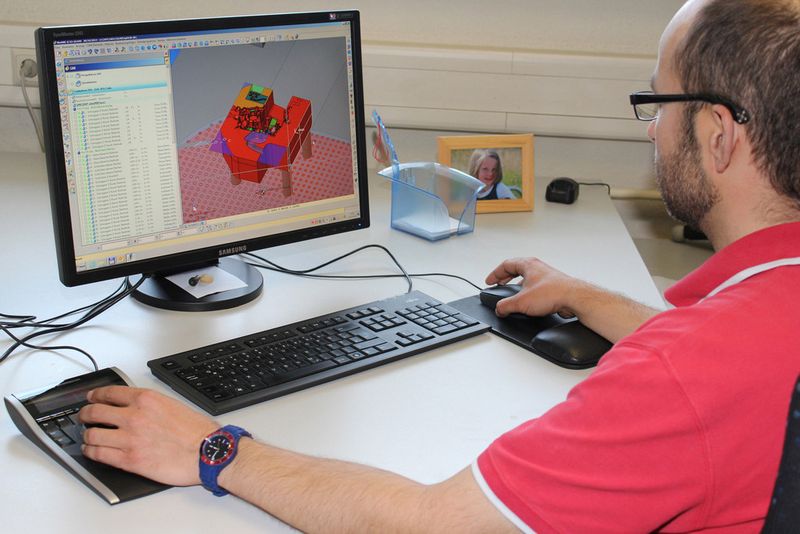 Work-NC ermöglicht einen einfachen Einstieg in die NC-Programmierung, lässt aber auch erfahrenen Programmierern viel Spielraum ihr persönliches Know-how einzubringen. (Bild: Heck+Becker/Work-NC)