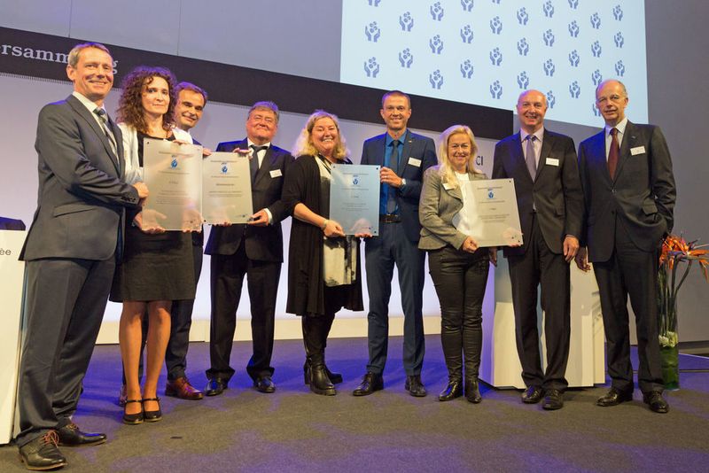 Die Preisträger des Responsible-Care-Wettbewerbs 2017. (VCI/Darchinger)