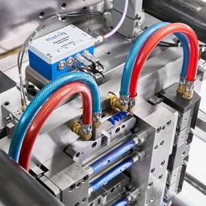 Partner project of Arburg, Matriq and Kebo at Fakuma 2026: An Allrounder 570 A produces auto-injector housings with Data Matrix codes applied directly in the mould. (Source:  Arburg)