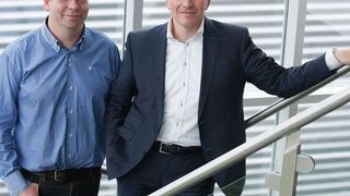 Vor 25 Jahren haben Peter Rutgers (l.) und Denis Schipper Demcon gegründet. Seitdem ist das Unternehmen dynamisch gewachsen. Nun kommt die Systec Industrial Systems GmbH hinzu, die von Denis Schipper als CEO geleitet wird.  (Demcon)