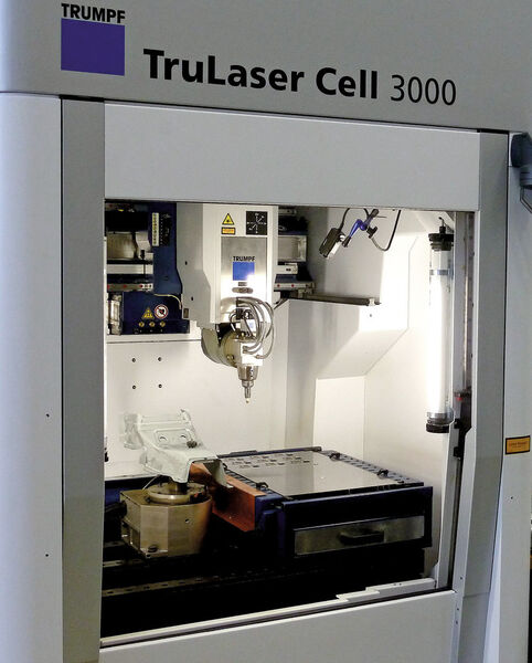 Die Trulaser Cell 3000 gilt als flexible Lösung, die sich jeder Anwender leisten kann. Während der Intech 2012 in Ditzingen feierte die Fünf-Achs-Laserbearbeitungsmaschine ihre Weltpremiere. (Bild: Kuhn)