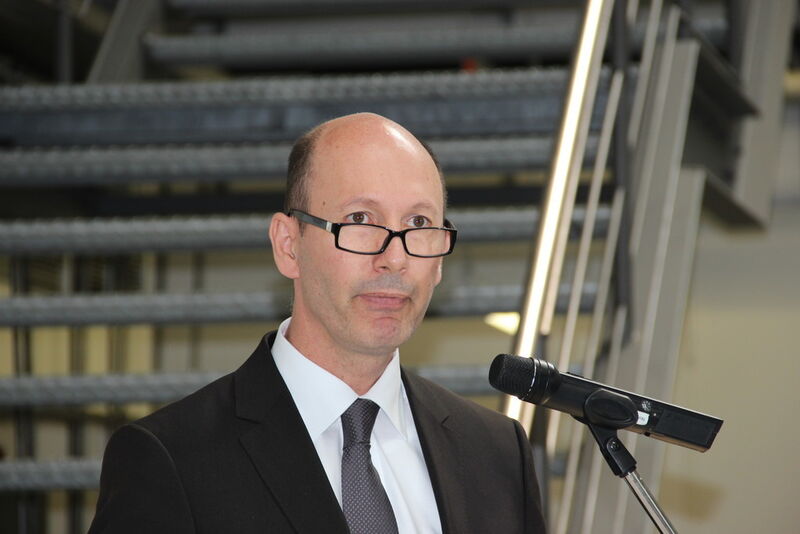 „Die Anlage stellt eine neue Dimension für die Produktion von Batteriezellen dar“, sagte Prof. Michael Zäh, Institutsleiter des IWB, bei der Eröffnung. (Bild: Itasse)