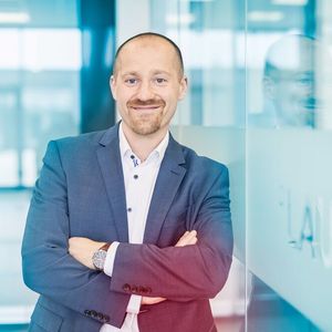 Enrico Bossart übernimmt als neuer Leiter Produktma-nagement & Service bei Lauda zusätzlich zu seinen bisheri-gen Aufgaben im Produktmanagement die Verantwortung für den Service.(Bild:  Chris Rausch/ Lauda)