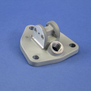 Schon jetzt werden Teile für Daimler in der neuen Technologiestraße bei Premium Aerorec gefertigt – wie der Halter für einen Lkw-Dieselmotor. 