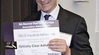 „Wir freuen uns sehr, dass wir den Award für die Entwicklung unserer optisch klaren Klebstoffe erhalten haben“, sagt Dr. Dietmar Dengler, Leiter Chemie bei Delo.  (Bild: Delo)
