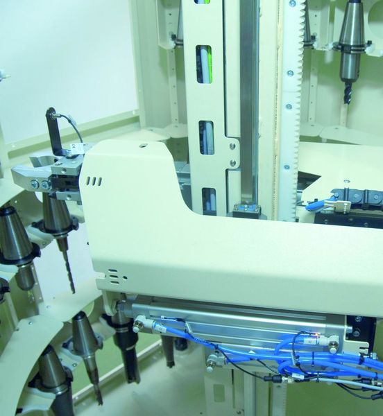 Bild 2: Fehlende Werkzeuge im Hauptmagazin werden automatisch aus dem Standby-Magazin eingewechselt. Bild: Hedelius (Archiv: Vogel Business Media)