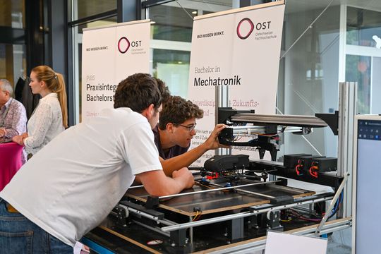 Am Technologietag 2026 der OST – Ostschweizer Fachhochschule in Buchs standen Kooperationen zwischen Industrie und Forschung im Zentrum. (Bild:  OST)