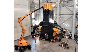 Ausgeschlingert! Das Utrechter Unternehmen Seaqualize entwickelt mit dem Delta600P den Prototypen eines effektiven Seegangkompensators für Schwerlastkräne. Sein Herzstück ist die Hydrospeicheranlage von Roth Hydraulics. (Seaqualize)