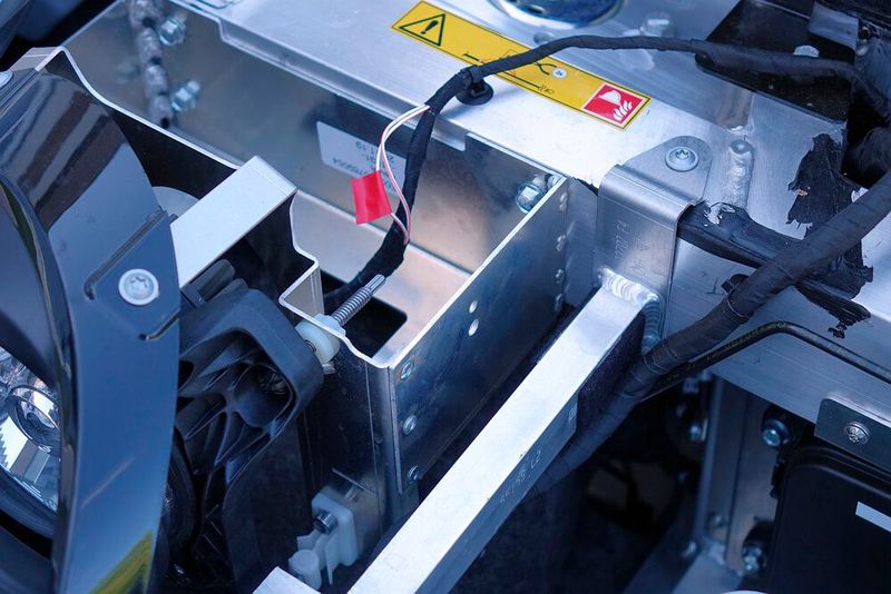 Die Struktur das E-Go besteht aus Aluminium-Profilen sowie einer kräftigen Stahlstruktur als Dachträger. (Bild: Rosenow/»kfz-betrieb«)