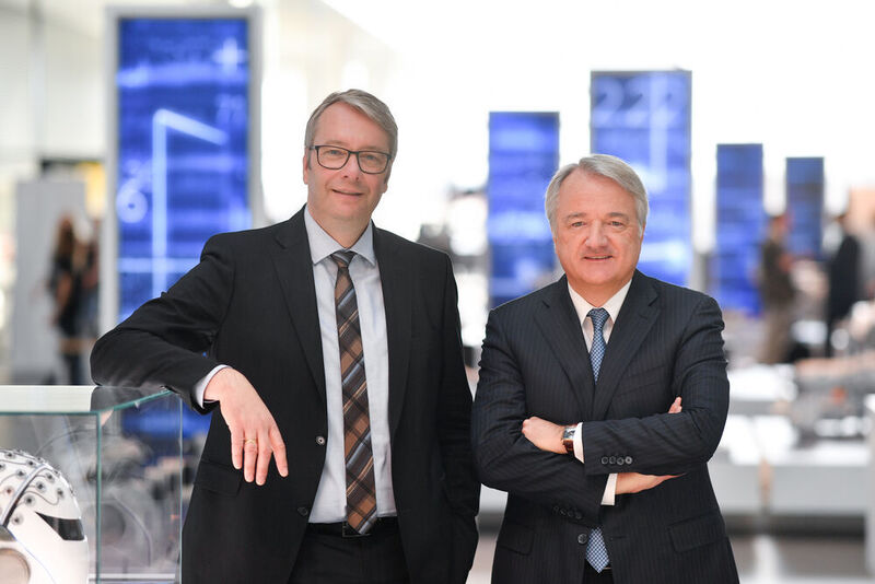 Dr. Stefan Sommer (links) verlässt ZF, Finanzvorstand Dr. Konstantin Sauer führt den Konzern als Vorstandsvorsitzender bis zur Berufung eines Nachfolgers. (ZF)
