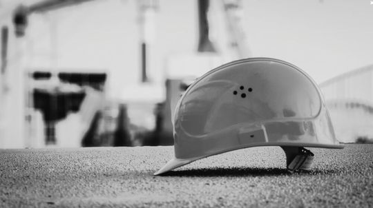 Neben Arbeitsschutzgesetz, Gefahrstoffverordnung und technischen Regeln für Gefahrstoffe müssen u.a. auch SVHC- und CMR-Liste berücksichtigt werden. Neben Arbeitsschutzgesetz, Gefahrstoffverordnung und technischen Regeln für Gefahrstoffe müssen u.a. auch SVHC- und CMR-Liste berücksichtigt werden.