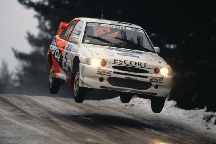 Der Escort V RS Cosworth war über viele Jahre hinweg ein erfolgreiches Rallye-Gerät. Er verhalf namhaften Fahrern wie Carlos Sainz zu diversen Spüngen aufs Treppchen.  (Ford)