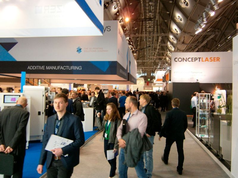 Impressionen von der formnext 2015 - powered by tct...bereits am ersten Tag bevölkerten ettliche Besucher die Halle 3.1 in Frankfurts Messeareal. (Bild: Königsreuther)
