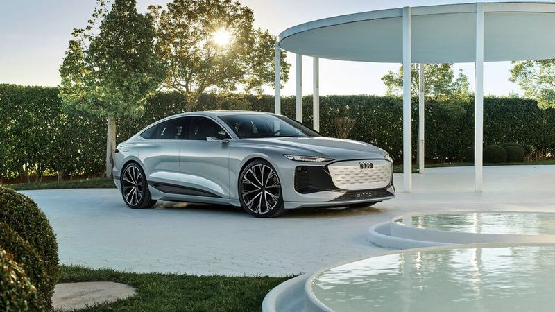 Der Audi A6 E-Tron concept ist ein 4,96 Meter langer Sportback, der mit der 100 Kilowattstundenbatterie mehr als 700 Kilometer weit kommt. (Bild: Audi)