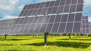 Solarzellen sind eine Möglichkeit, umweltfreundlich Strom zu erzeugen (Symbolbild). (gemeinfrei, mrganso)