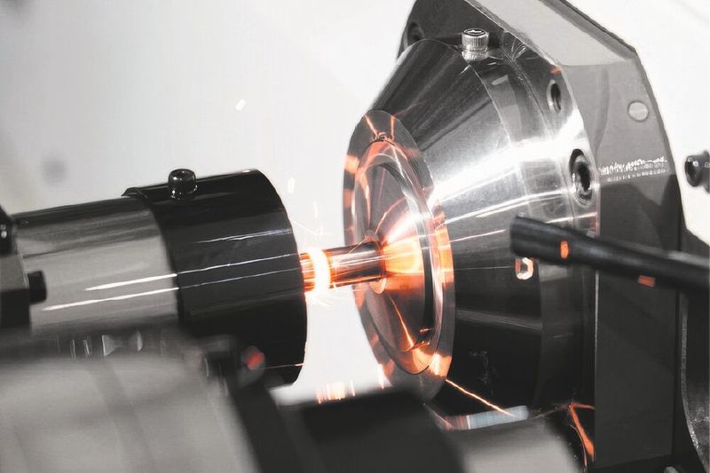 Ein besonderes Highlight der L32-2M10 ist die integrierte Friction Join Technologie. Sie ermöglicht es, Werkstoffe oder Bauteile direkt im Bearbeitungsprozess miteinander zu verbinden. (Bild: Citizen Machinery Europe GmbH)