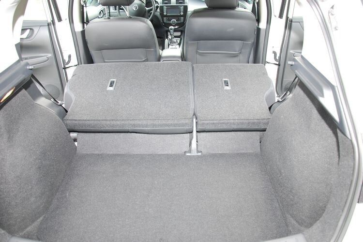 Der Kofferraum ist Klassendurchschnitt, die Ladefläche leider zerklüftet. (Foto: Holz)