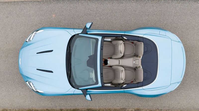 Das heißere Fauchen des V8 geht sofort nach dem Start in ein sozialverträglich sanftes Grummeln über. (Bild: Marcus Werner)