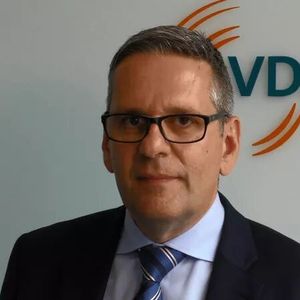 Patrick Schwarzkopf, Geschäftsführer des VDMA Fachverbandes Robotik + Automation: "Als Schlüsseltechnologie für die Optimierung der Produktion und als Garant für hohe Qualitäts- und Nachhaltigkeitsstandards wird die Robotik und Automation aber auch in Zukunft eine zentrale Rolle spielen und mittelfristig auf ihren Wachstumskurs zurückkehren."(Bild:  Industry of Things)