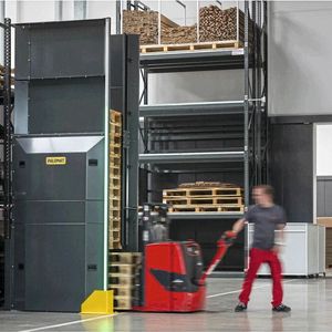 Mit moderner Signaltechnik lassen sich Füllstände in Lagern visualisieren. So können LED-Leuchten beispielsweise anzeigen, wie hoch ein Palettenstapel ist.(Bild:  Item)