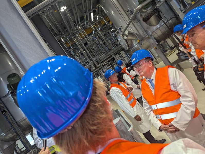 AMG Lithium hat am 18.September 2024 Europas erste Lithiumhydroxid-Raffinerie in Betrieb genommen. (Bild: Stefanie Eckardt)