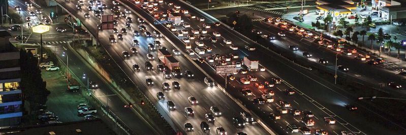 Mit Künstlicher Intelligenz sollen sich Fahrzeuge selbstständig fortbewegen. Dazu notwendig sind Trainingsdaten. Problematisch sind sogenannte Corner Cases (Grenzfälle). (Bild:  pixaoppa /  Pixabay)