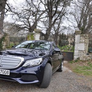 Zu der Vielzahl der Assistenzsysteme gehört unter anderem ein Aktiver Park-Assistent, der automatisches Einparken mit aktiven Lenk- und Bremseingriffen in Längs- und Querparklücken ermöglicht. (Foto: Richter)