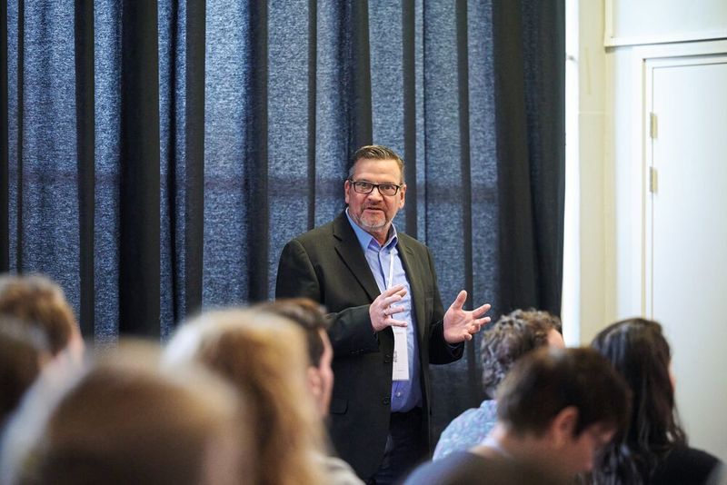 Here, Friedhelm Weichert from A1-Envirosciences explains laboratory safety to participants.  He emphasizes importance of safely handling powdered hazardous substances at the weighing workstation, as there is a high risk of exposure, particularly during weighing and when using micronized active ingredients.   For more information about upcoming LAB-SUPPLY trade fairs, visit www.lab-supply.info (Bild: Eye Am Chris)