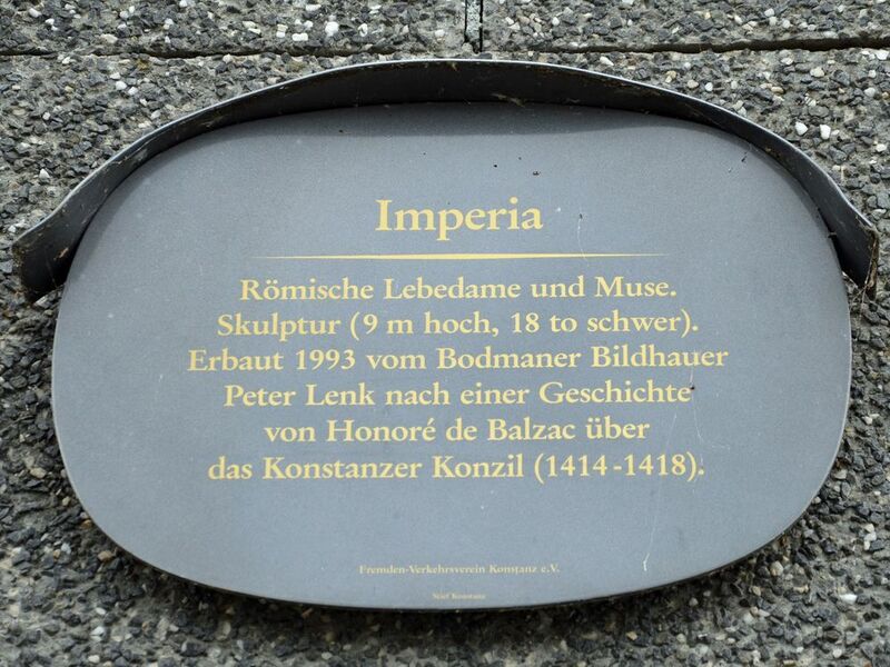 Die Imperia, rotierendes Wahrzeichen von Konstanz am Bodensee und beliebte Touristenattraktion, hat bei ihrer Aufstellung im Jahr 1993 erhebliches Aufsehen erregt. (SKF)
