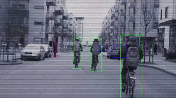 Dank moderner Software konnte das Notbremssystem so erweitert werden, dass es nun auch Radfahrer automatisch erkennt und bei Bedarf bremst (Bild: Volvo)