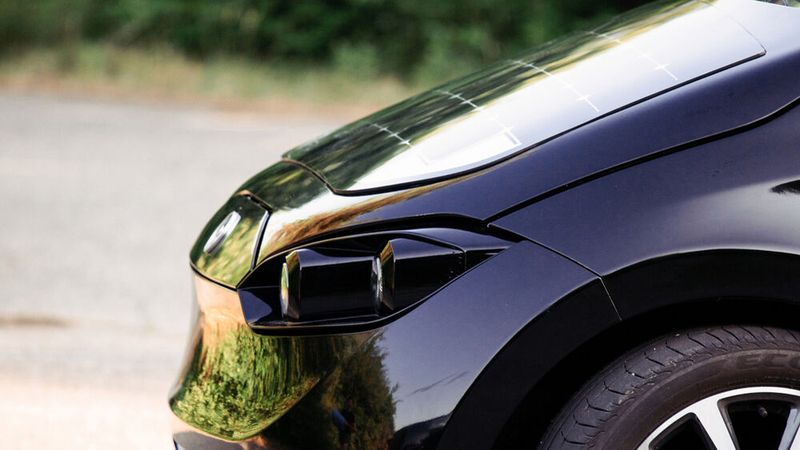 Die Solarzellen sind jetzt in ein strapazierfähiges und unempfindliches Polymer eingebettet. (Bild: Sono Motors)