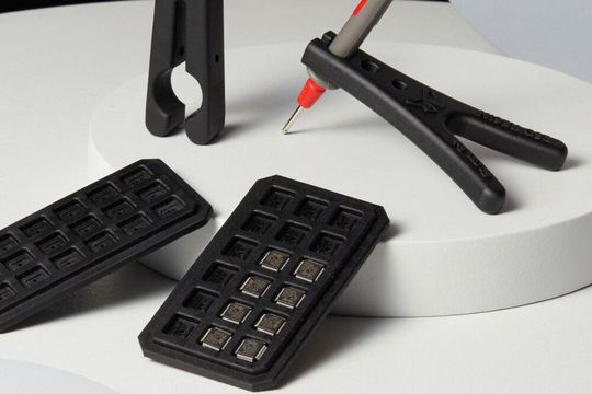 Das statisch ableitende ESD-Resin soll neue 3D-Druckanwendungen in der Elektronik-, der Automobil- und der Luftfahrtindustrie erschließen.(Bild:  Formlabs)