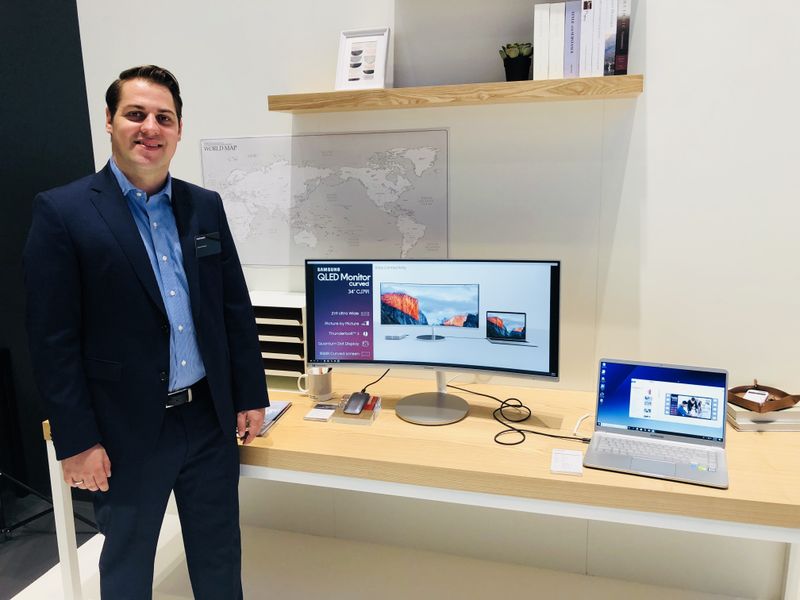 Simon Winkler, Samsung, kann jedem einen 34 Zoll  Curved Monitor empfehlen. (Bild: IT-BUSINESS)